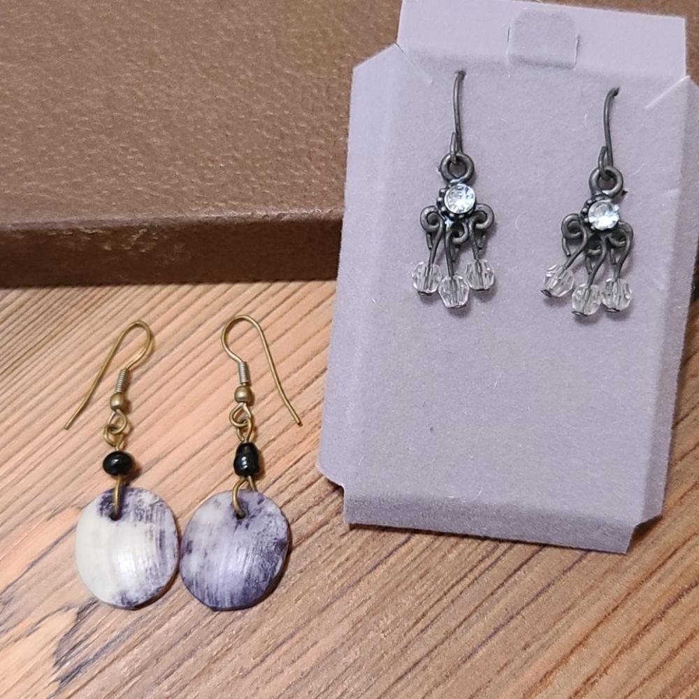 Bundle of 2 pairs of earrings
